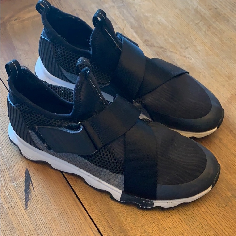 Sorel kinetic sneaker 10